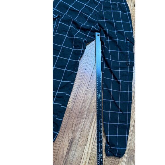 HOT TOPIC Women's Plaid Cargo Jogger XS Black Emo Scene Skater Punk Rock Alt - Picture 4 of 5